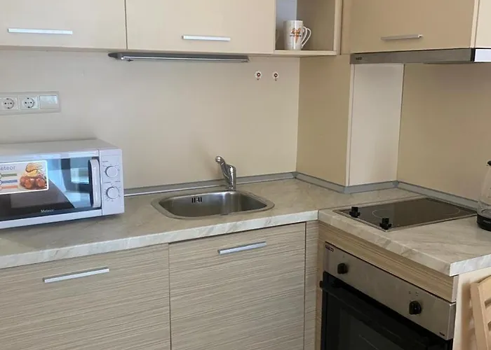 At Royal Sun, Sunny 公寓 *