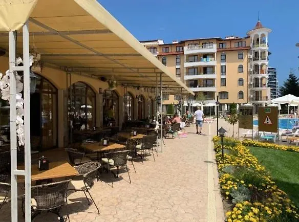 At Royal Sun, Sunny * Σάνι Μπιτς