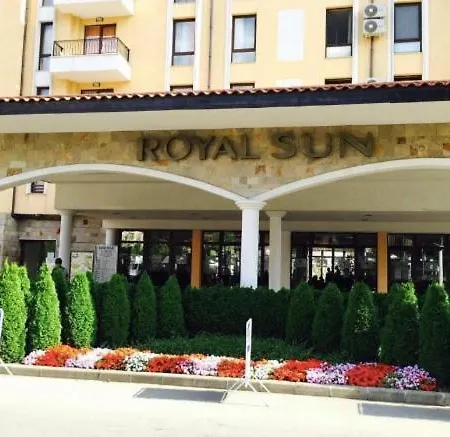 At Royal Sun, Sunny Apartment *